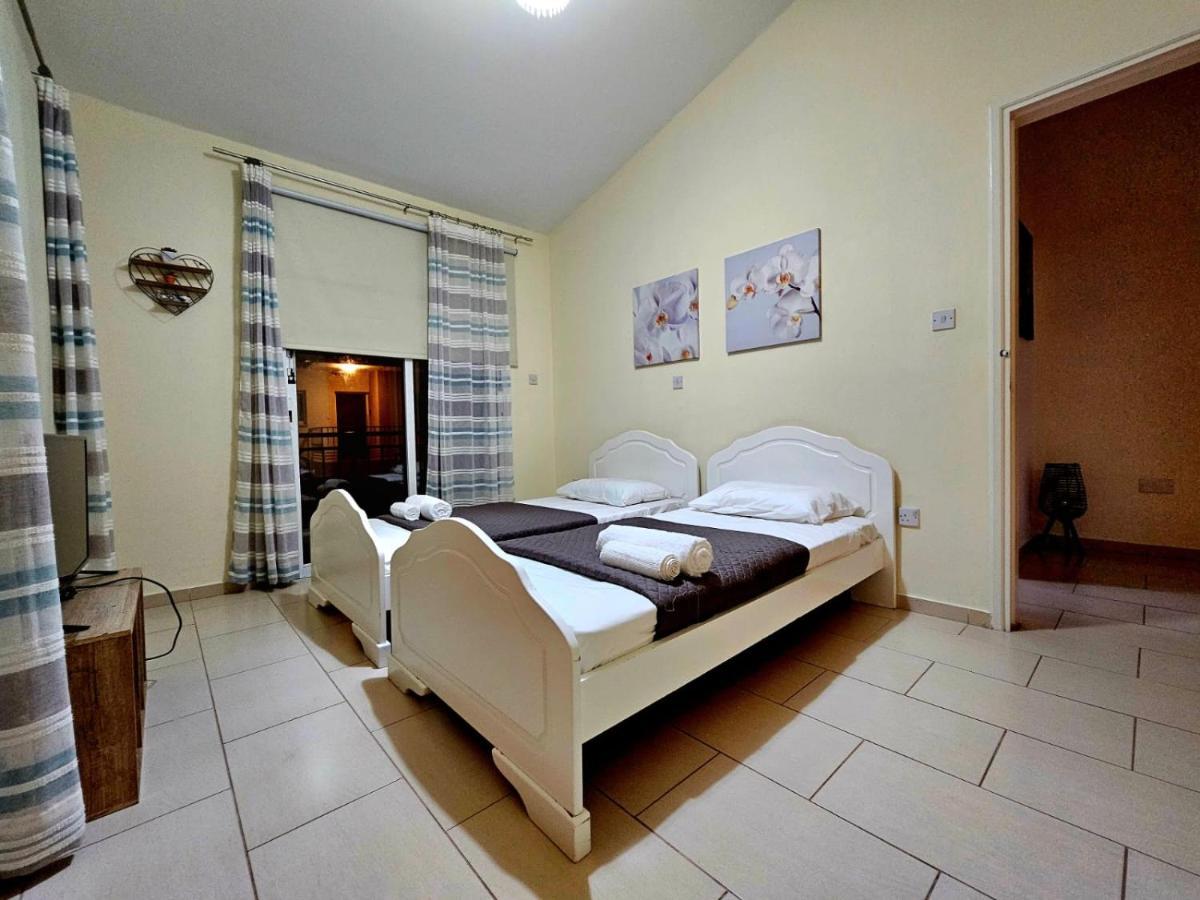 Spacious Villa With Private Pool Paphos Exterior foto