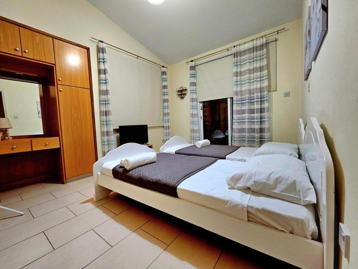Spacious Villa With Private Pool Paphos Exterior foto